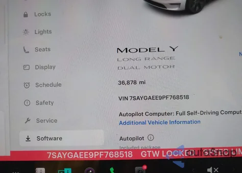 2023 Tesla Model Y Awd/Long Range Dual Motor All-Wheel Drive z USA, uszkodzony, nr VIN 7SAYGAEE9PF768518
